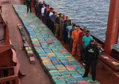 Interceptan barco rumbo a España con 5.5 toneladas de cocaína