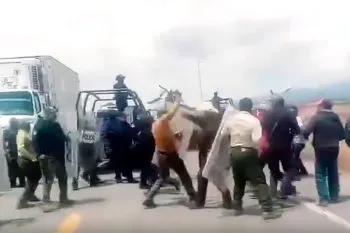 Desalojo por bloqueo contra Granjas Carroll deja saldo de tres muertos en Perote