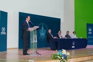 Trabajo científico, en beneficio de la sociedad: Rector BUAP