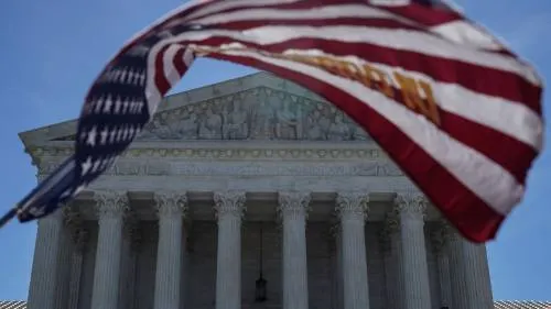 Corte Suprema de EU ratifica prohibición de viaje de Trump contra países musulmanes