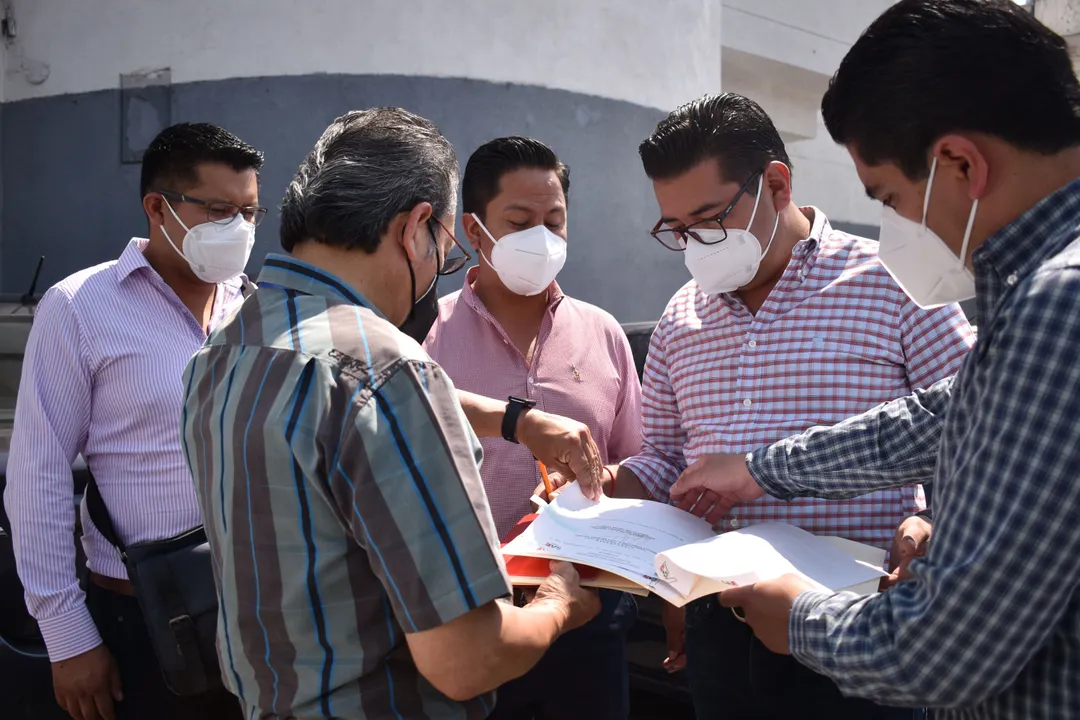Por imposición en Coronango, se manifiestan priistas en sede estatal