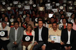 RMV premia eficiencia del magisterio poblano