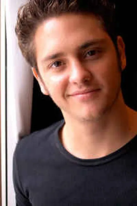 Christopher Uckermann apoya a víctimas del sismo