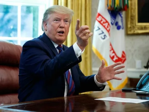 Trump llama ‘matón brtual’ a congresista demócrata