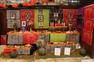 Dedica el CDE del PRI ofrenda a mujeres?