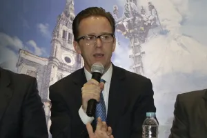 Banck escucha propuestas de la iniciativa ?5 por las Mujeres?