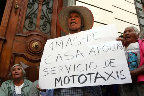 Mototaxistas piden a diputados regularizarlos