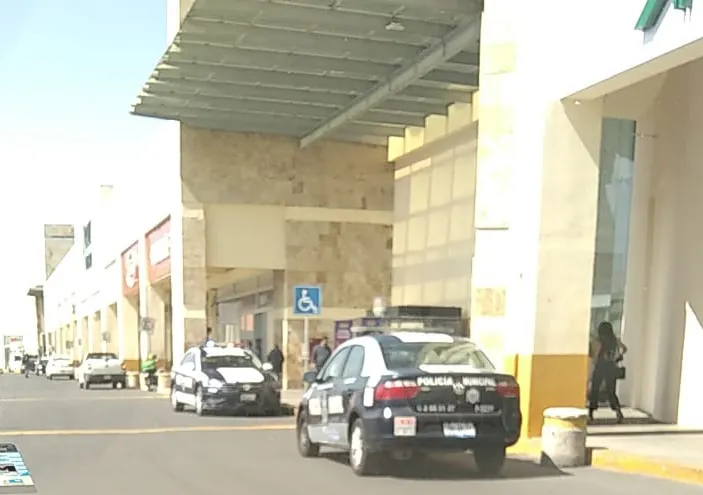 Se registra balacera en Cruz del Sur por intento de robo de auto