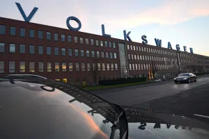 Acciones de Volkswagen caen tras demanda del gobierno de EU
