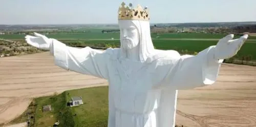 Un Cristo gigante es utilizado como antena para brindar wifi