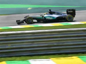 Hamilton lidera primeros entrenamientos libres en Brasil