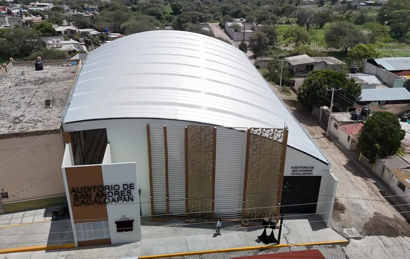 Sergio Salomón Céspedes inaugura el auditorio en San Andrés Cacaloapan