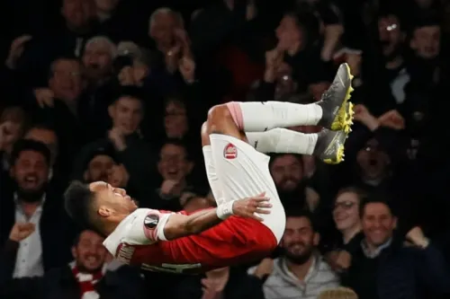 Arsenal golea 3-1 al Valencia en la semifinal de ida en la Europa League