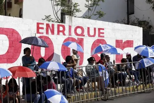 Aprovechan candidatos desfile del 5 de mayo para hacer propaganda electoral