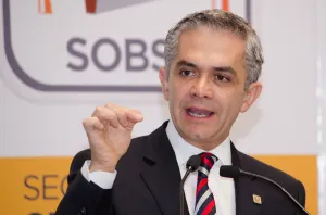 CDMX decidirá qué hacer con terrenos del AICM: Mancera