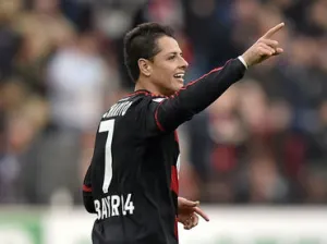 ‘Chicharito’ cumple en remontada del Leverkusen