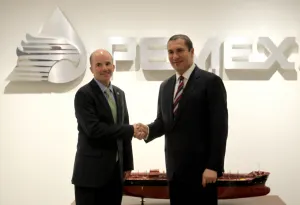 Gobernador se reúne con el director general de Pemex