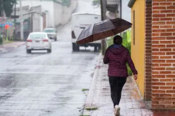 Onda tropical número 9 traerá consigo fuertes lluvias en gran parte del país