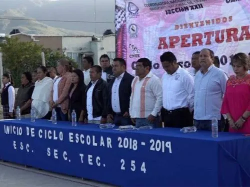 CNTE adelanta ciclo escolar en Oaxaca