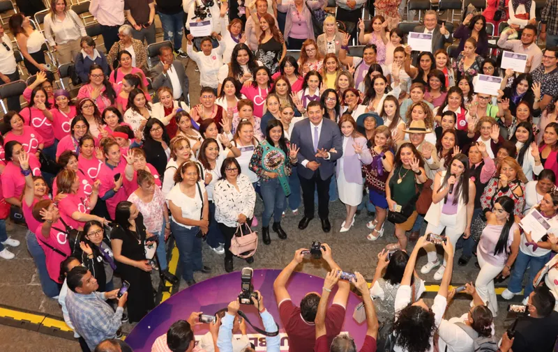 Mujeres, arquitectas del futuro de Puebla: Alejandro Armenta