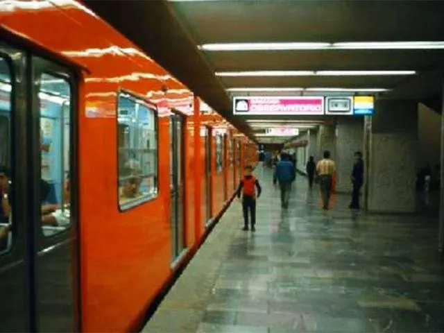 Se arrojan madre e hija a las vías del Metro Insurgentes