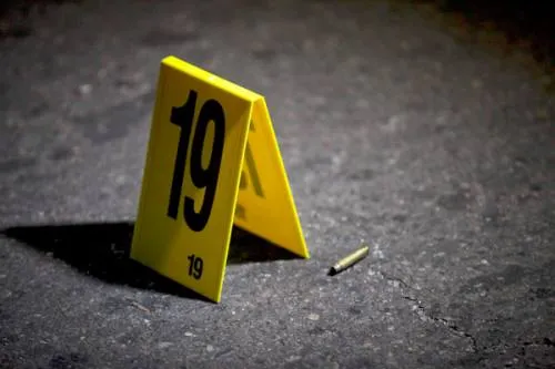 Tras asalto, esposa de policía municipal de Puebla muere de un disparo