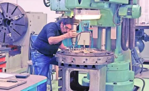 Actividad industrial retrocede 1.5% en julio; la caída más fuerte en 4 años