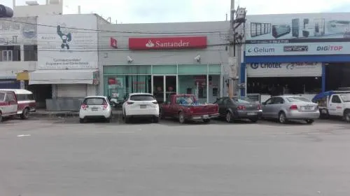 Hombres armados asaltan a cuentahabiente en Santander de la Central de Abasto