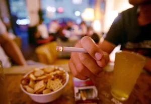 Van en Puebla 75 clausuras a restaurantes por desacatar norma del tabaco