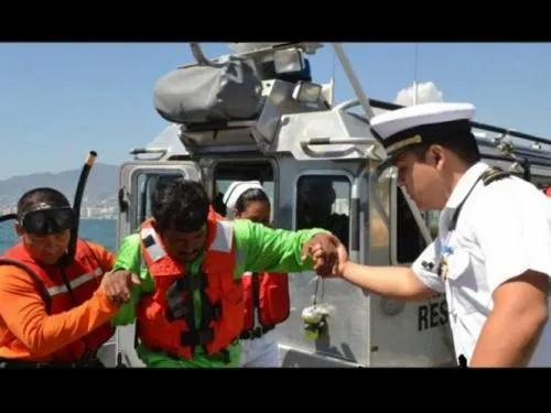 Auxilian marinos a 5 naúfragos al sur de Acapulco