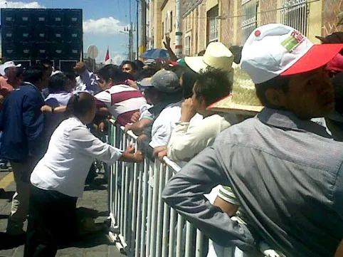 Pelea entre priistas durante visita de EPN a Tepeaca