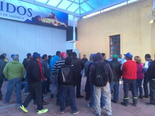 Trabajadores del Servicio de Limpia realizan protesta en Ayuntamiento de San Andrés Cholula