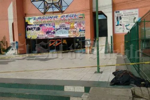 Encuentran muerto a hombre afuera de El Campanario
