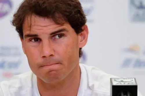 Nadal no jugará en París por problemas abdominales y pierde el número 1