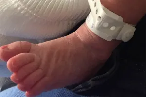 Comparte Shakira primera foto de su hijo Sasha