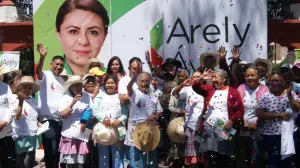Muestras de apoyo recibe Arely Ávila en Atzitzintla