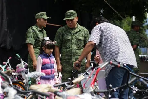 Sedena y SEP cierran campaña Juguemos Sin Violencia, intercambio de juguetes bélicos por didácticos