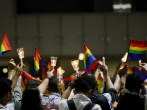 Obama llega a Orlando para honrar a víctimas de masacre
