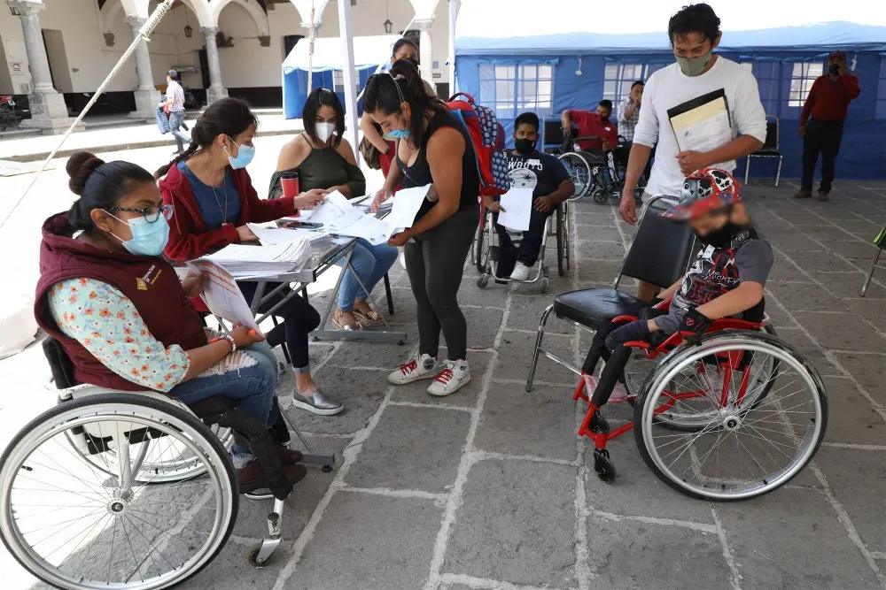 Con sillas de ruedas activas, SEDIF beneficia a 64 personas con  discapacidad