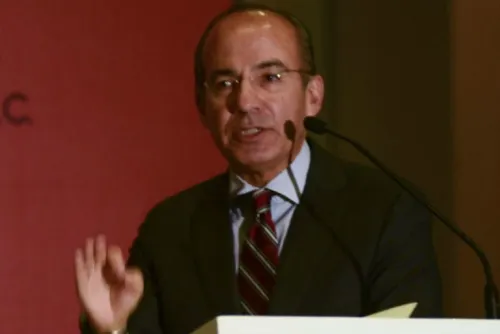 Felipe Calderón pide a la población afiliarse a México Libre para evitar bloqueo de INE