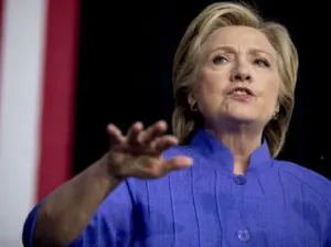 Trump alcanza a Clinton en los sondeos tras reabrir caso de correos electrónicos