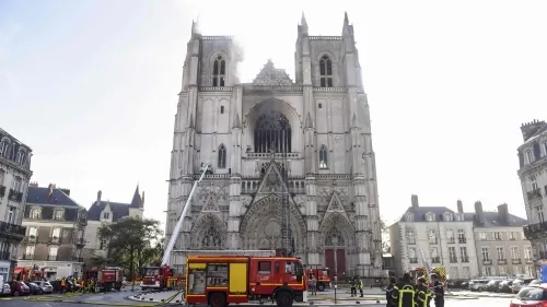 El voluntario de Nantes confiesa ser el autor del incendio de la catedral