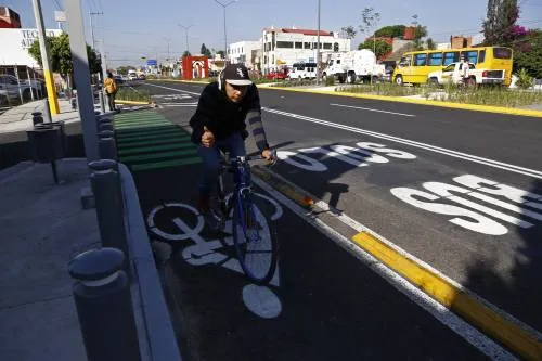 Omite SSP cifra de multas aplicadas a conductores por estacionarse en ciclopista de Forjadores