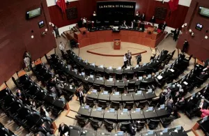 Trabajadores reclaman afectación por reforma propuesta en Senado