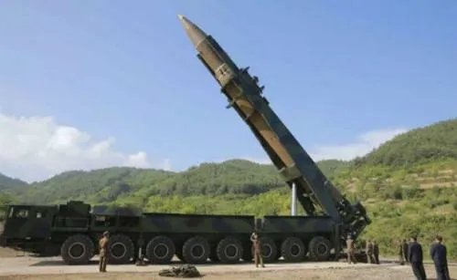 Bolsa de Tokio cae tras lanzamiento de misil de Corea del Norte