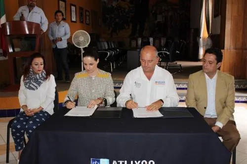 Firman ITAIPUE y Ayuntamiento de Atlixco convenio a favor de la transparencia