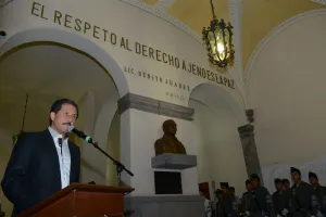 Alfonso Esparza encabeza celebración del natalicio de Benito Juárez