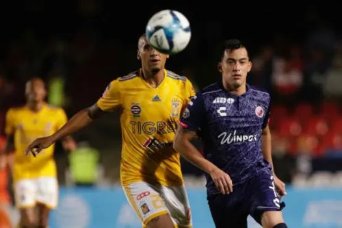 Tigres resuelve hacia el final y vence 2-0 a Veracruz