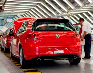 Volkswagen abre un tercer turno de producción en segmento de Golf y Variant