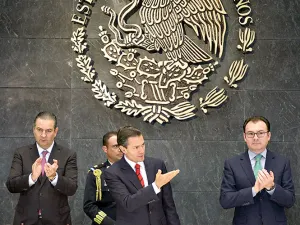 Peña Nieto ofrece a empresarios bajar carga fiscal